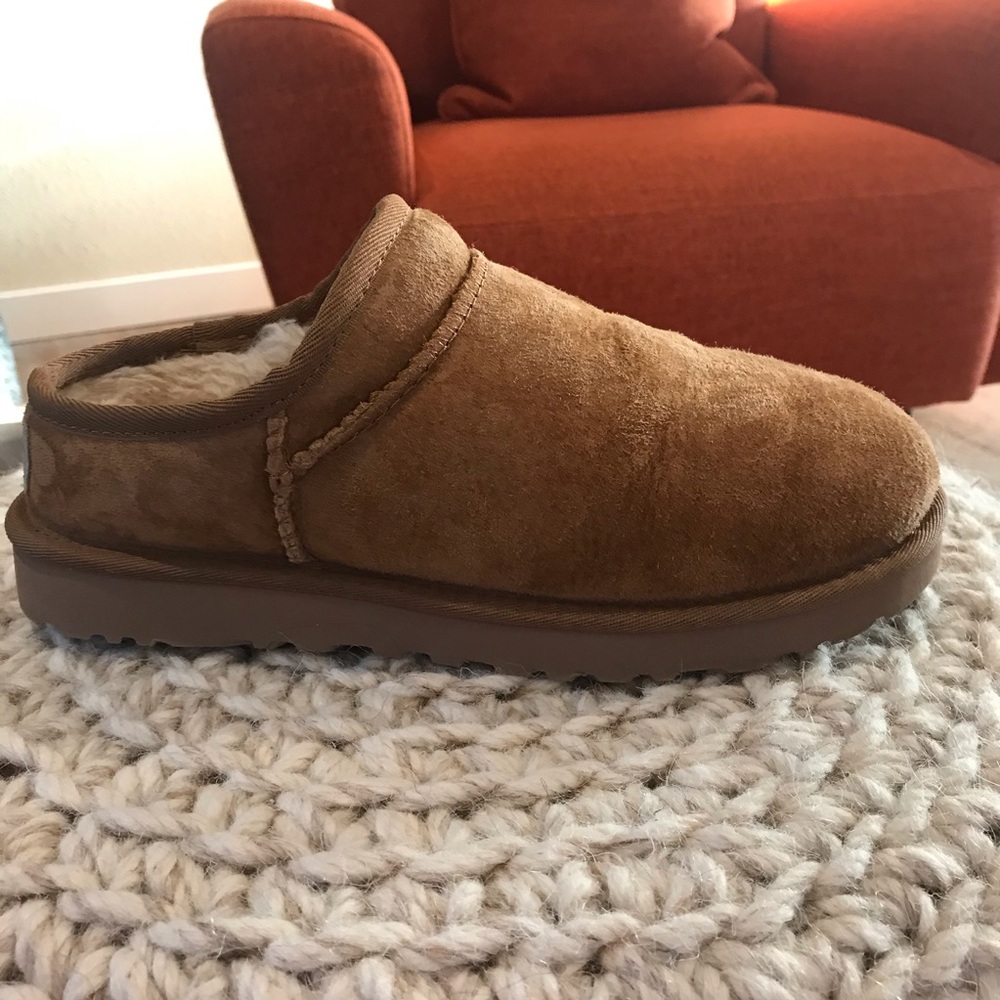 UGG WOMEN’S CLASSIC SLIPPER/MOC CHESTNUT SHEARLING